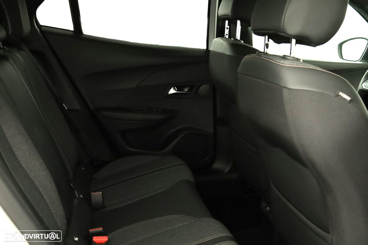 Peugeot 2008 1.2 PureTech Allure EAT8 - 22