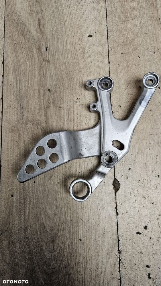 Set podnóżka prawy przód Yamaha YZF-R125 08-13 (5D7-3) - 2