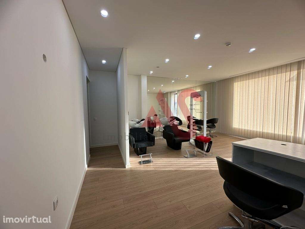 INVESTIMENTO - Loja para comércios/serviços em Azurém, Guimarães - Grande imagem: 5/25