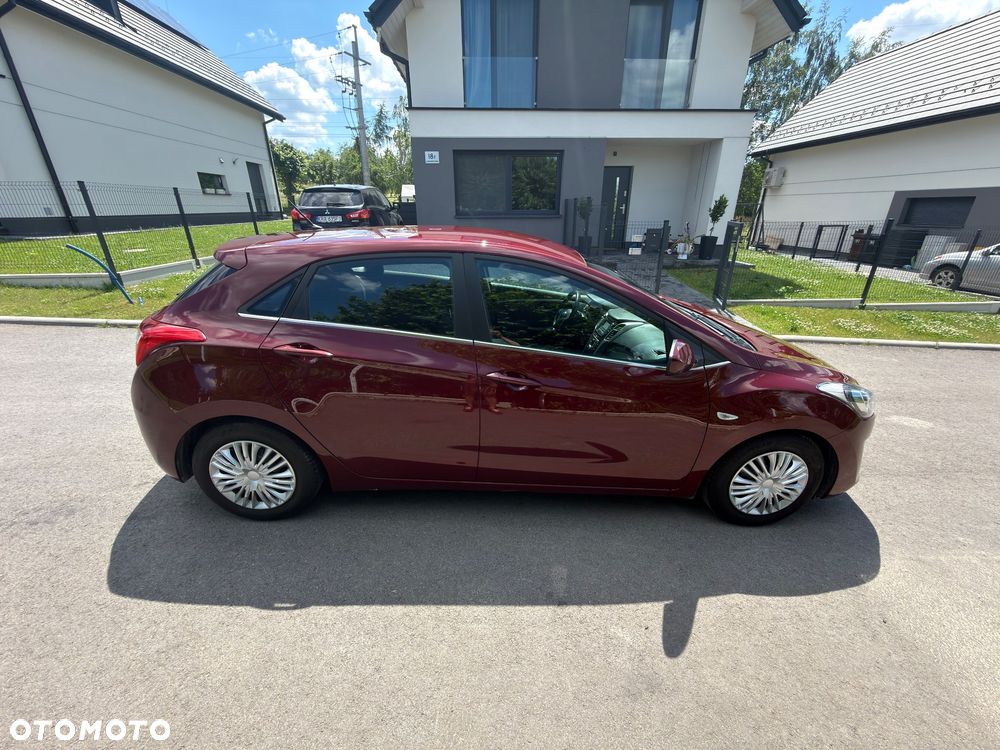 Hyundai i30 blue 1.4 Passion - 12