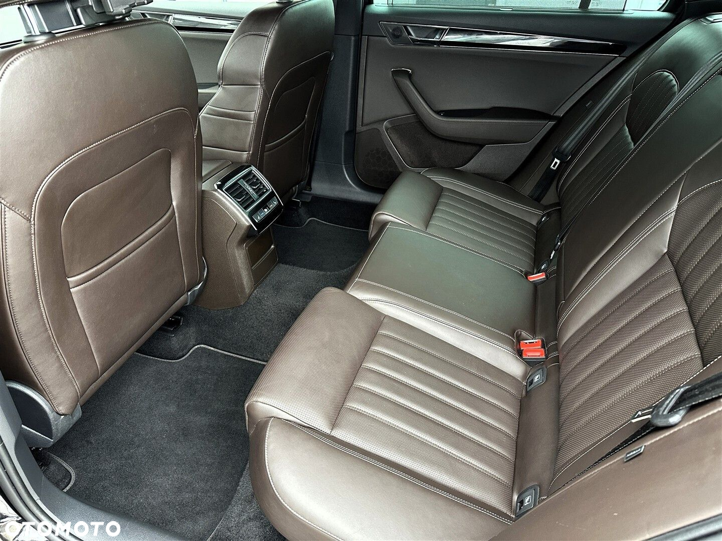 Skoda Superb 2.0 TSI 4x4 L&K DSG - 12