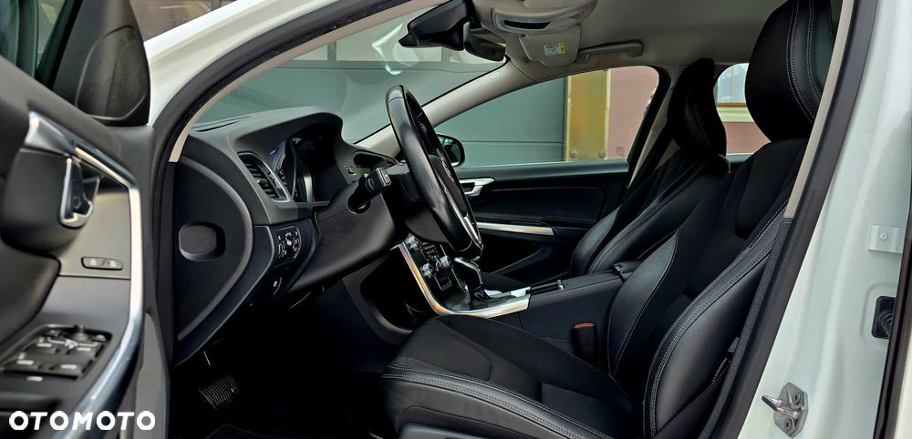 Volvo V60 T3 Momentum - 10