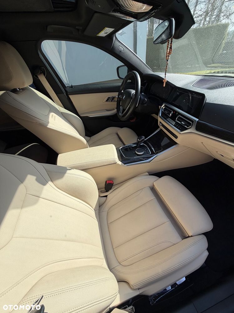 BMW Seria 3 330i - 25