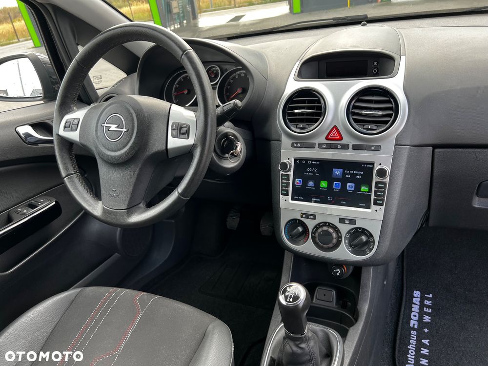 Opel Corsa 1.4 16V Cosmo - 19