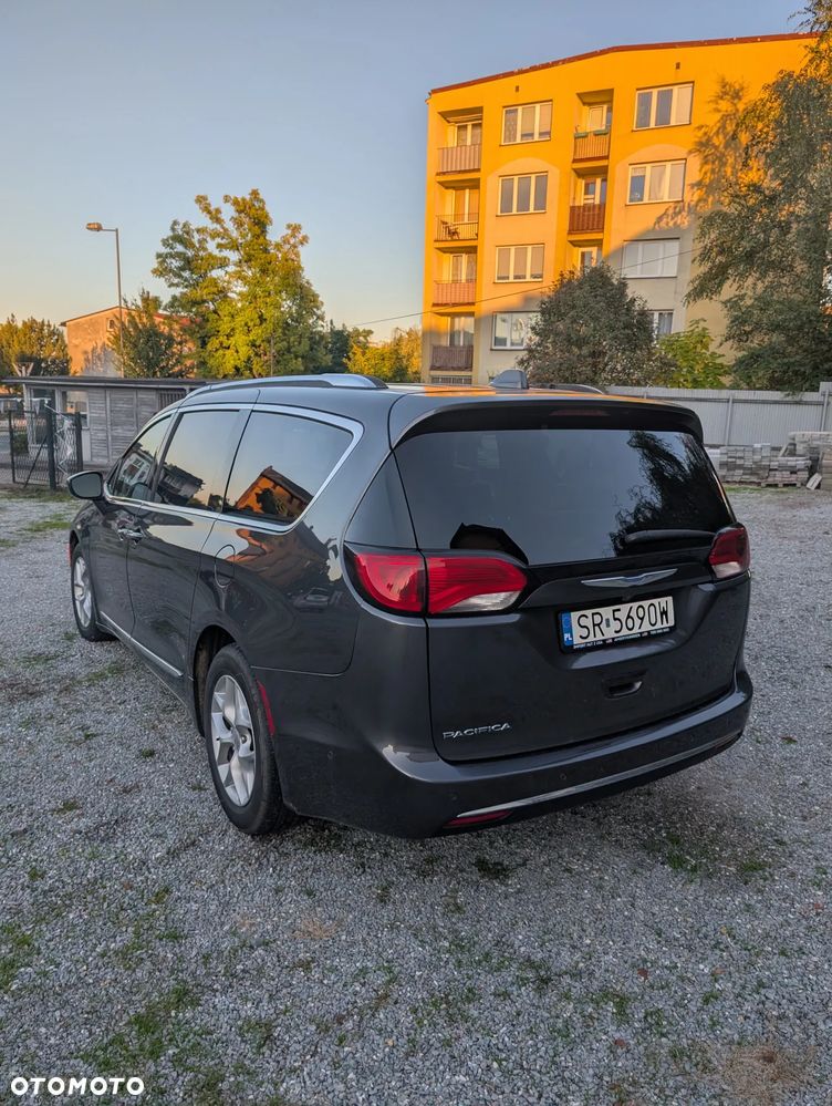 Chrysler Pacifica - 13