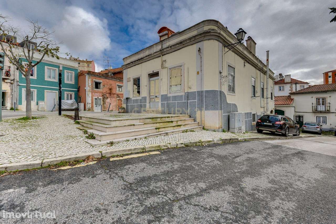 Prédio no Centro Histórico de Odivelas – Habitação+Comércio - Grande imagem: 2/32