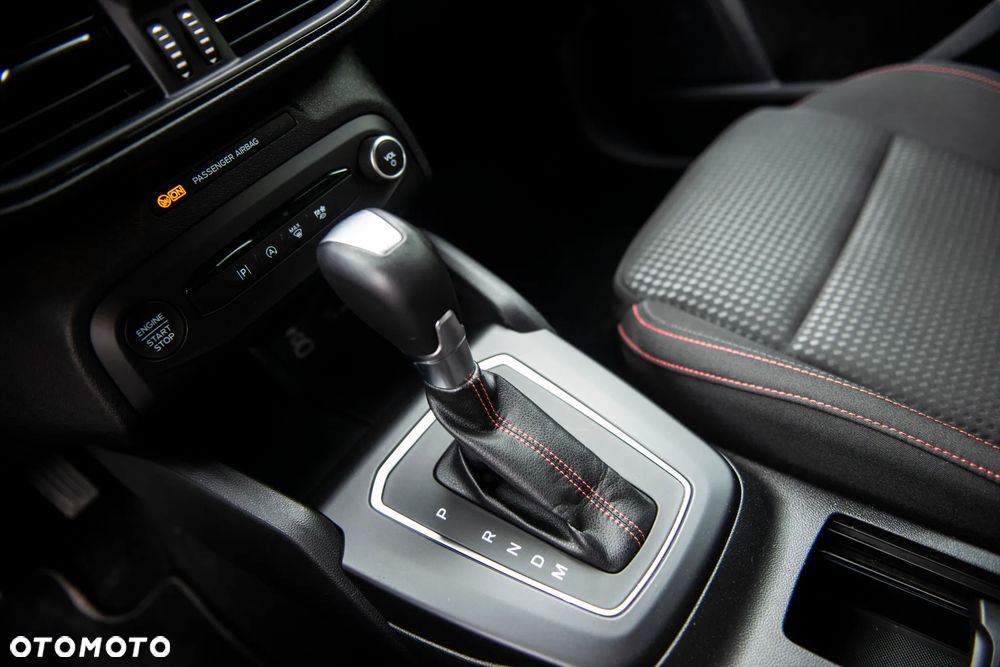 Ford Focus 1.0 EcoBoost Hybrid ST-LINE - 25