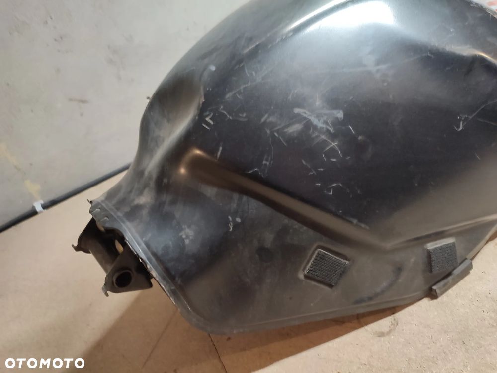 Bak, zbiornik paliwa Suzuki GSR 600 - 3