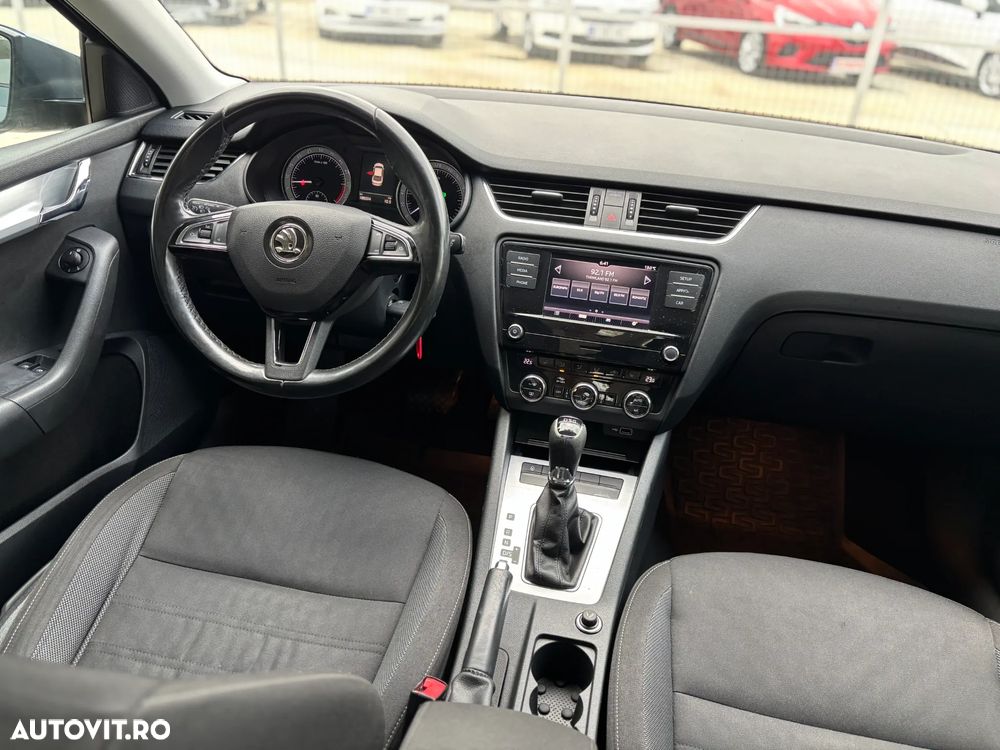Skoda Octavia 1.6 TDI DSG Ambition - 31