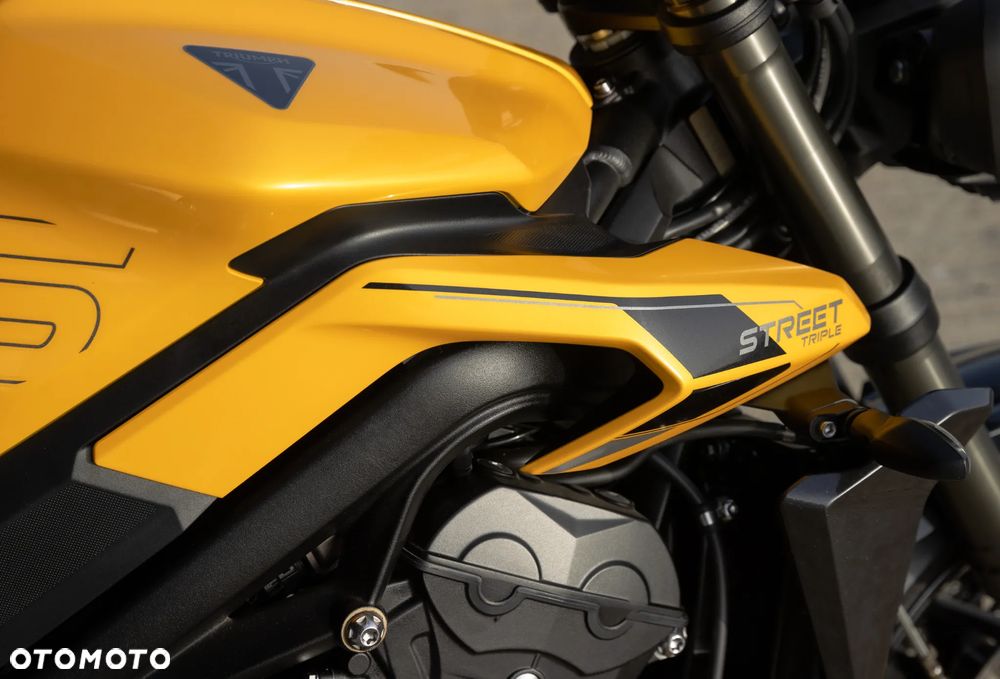 Triumph Street Triple - 10
