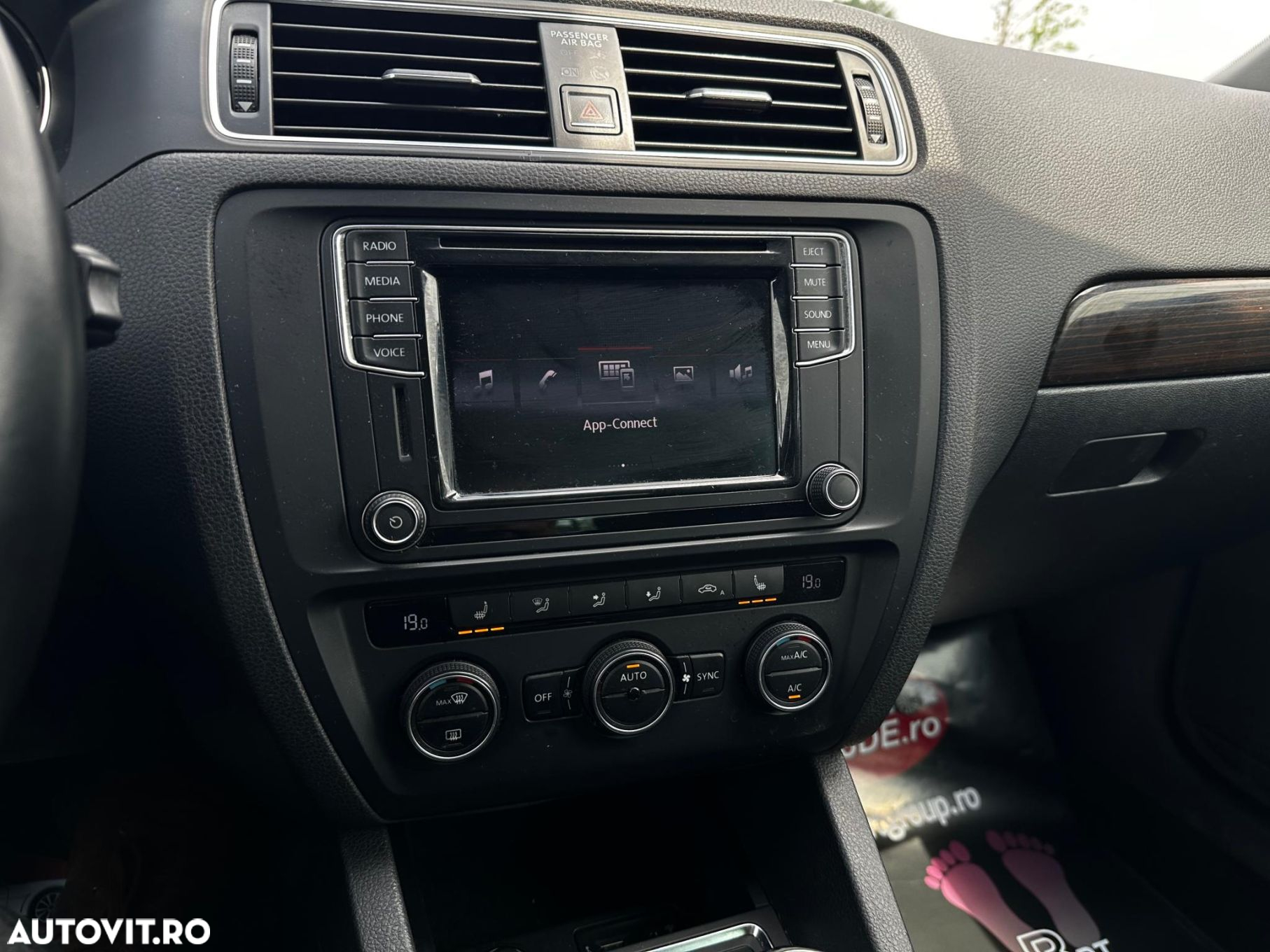 Volkswagen Jetta - 11