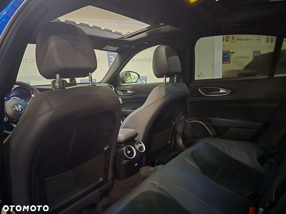 Alfa Romeo Giulia 2.0 Turbo 16V AT8-Q4 Estrema - 16