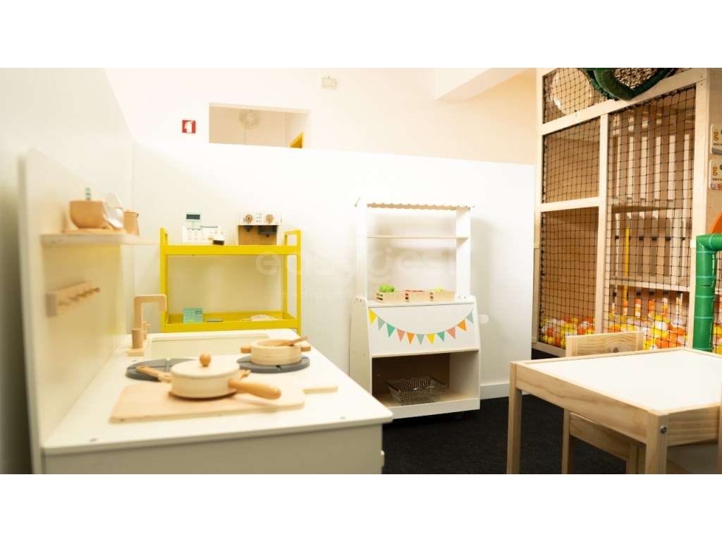 Trespasse de espaço infantil totalmente equipado no centro de Olive... - Grande imagem: 5/21