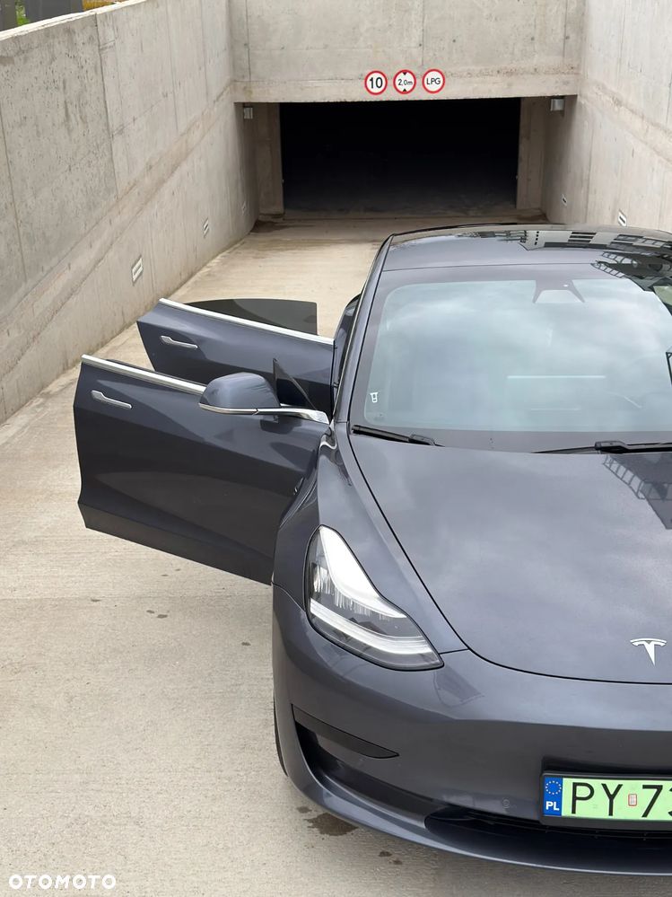 Tesla Model 3 - 10