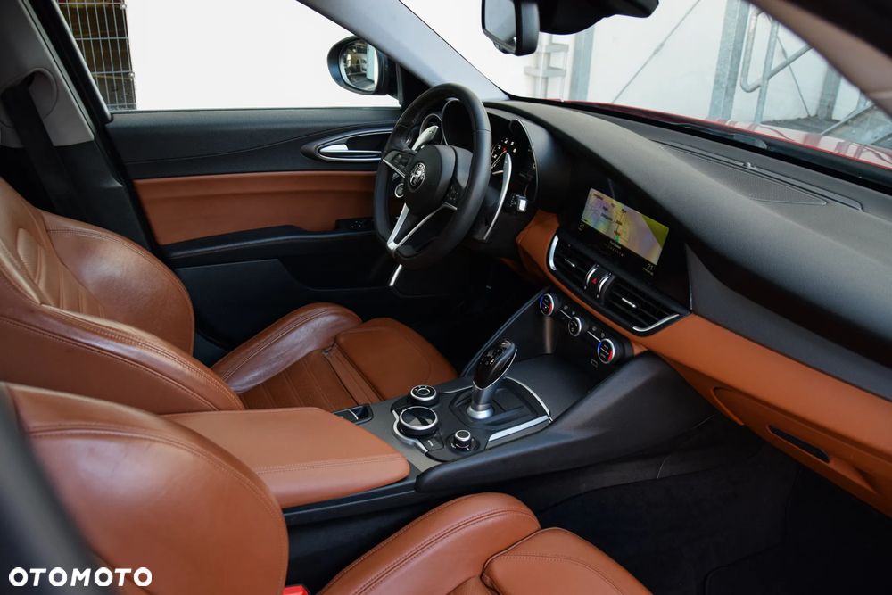 Alfa Romeo Giulia 2.0 Turbo 16V AT8-Q4 Ti - 12