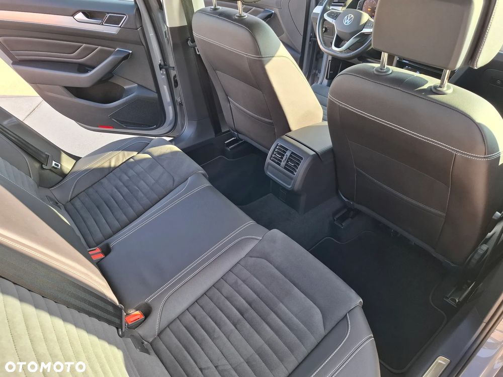 Volkswagen Passat Variant 1.5 TSI EVO Elegance DSG - 32