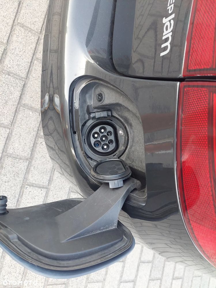 Mercedes-Benz Klasa C 300 e 9G-TRONIC AMG Line - 18