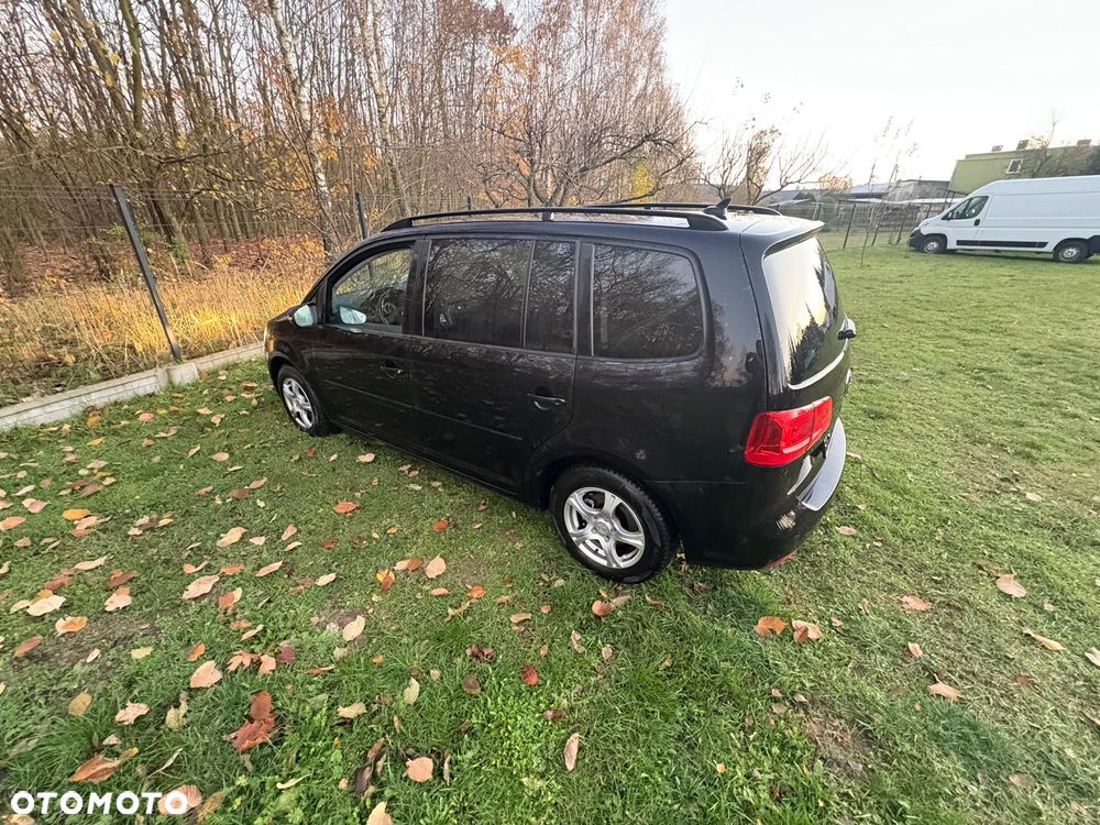 Volkswagen Touran 1.6 TDI DPF BlueMotion Technology Trendline - 4