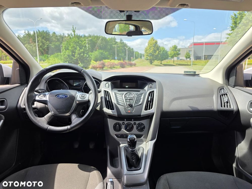 Ford Focus 1.6 Ambiente - 19
