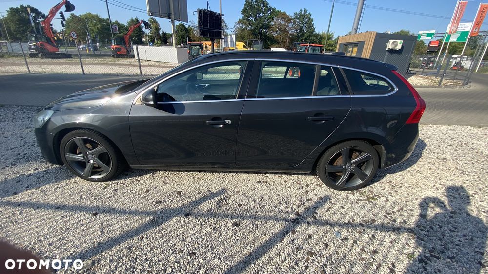 Volvo V60 D2 R-Design - 12