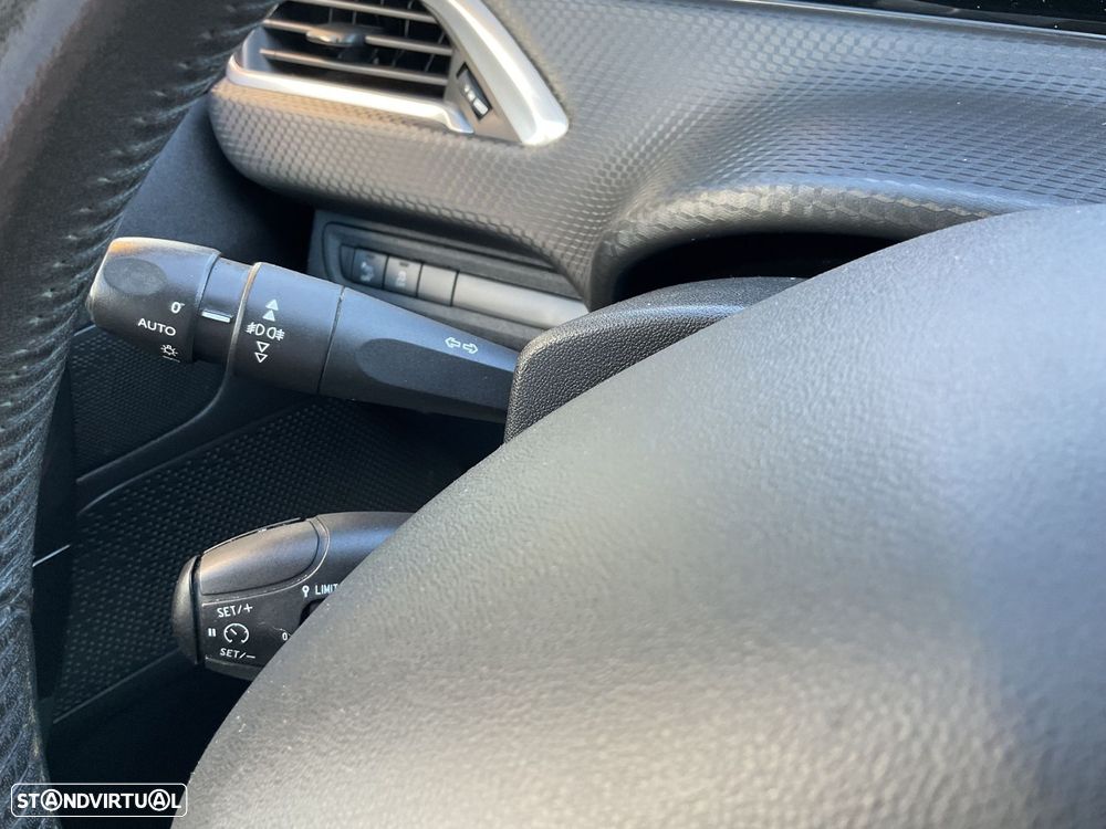 Peugeot 208 1.2 PureTech Style - 22