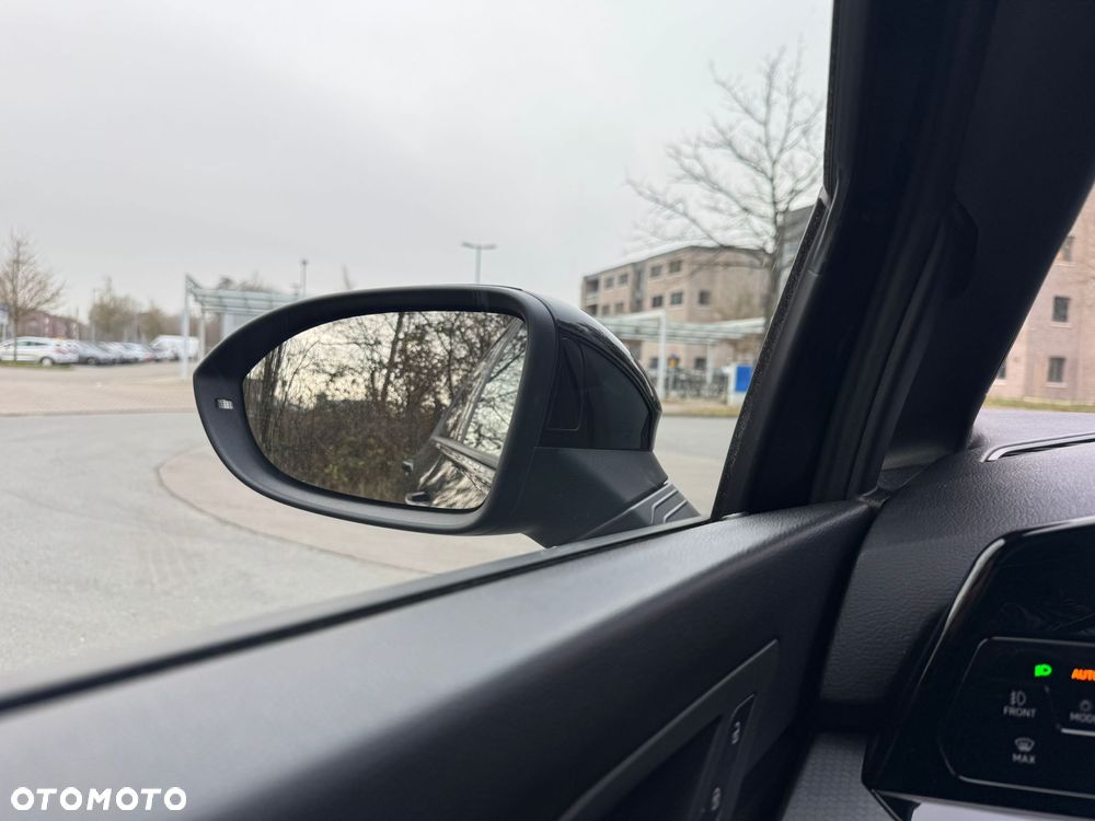 Volkswagen Golf - 25