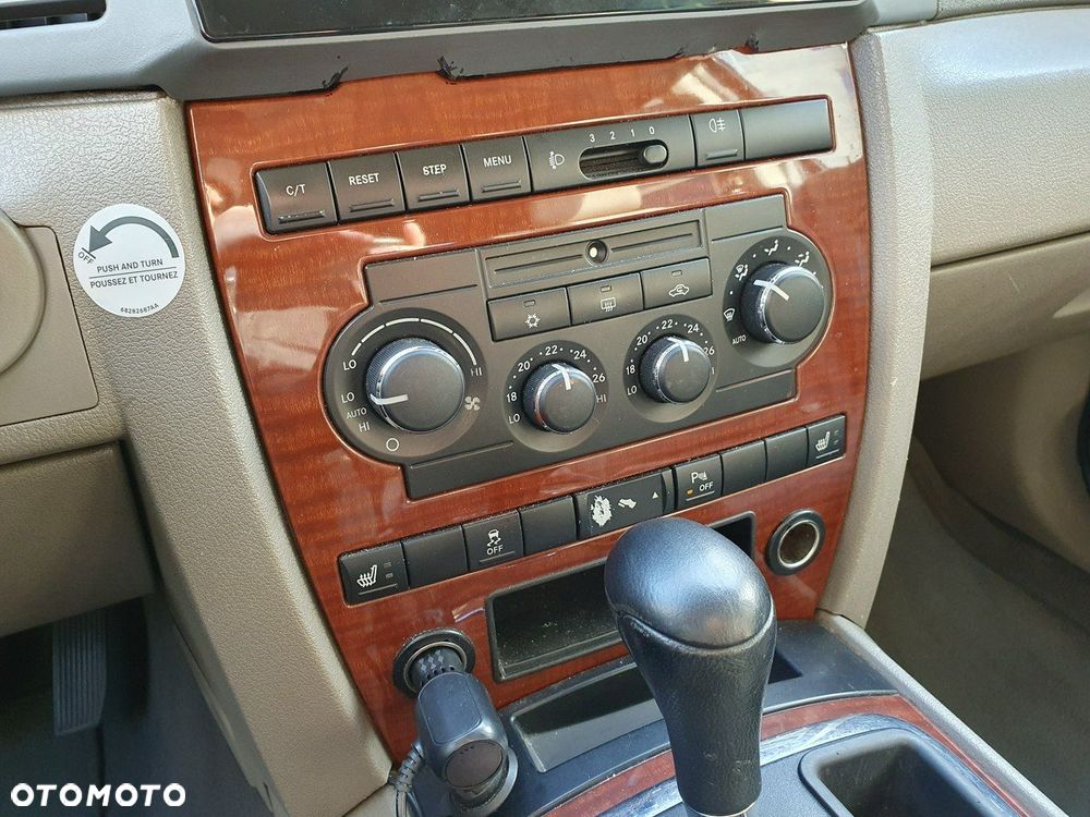 Jeep Grand Cherokee - 23