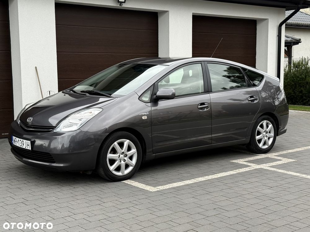 Toyota Prius 1.5 VVT-i Sol - 2
