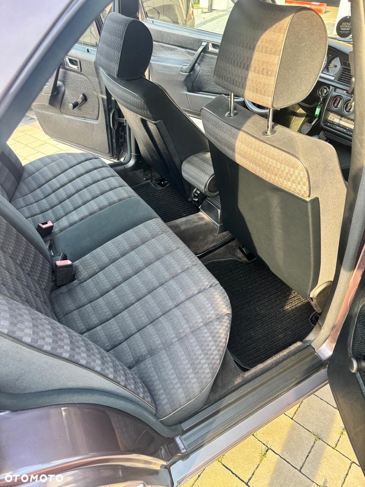 Mercedes-Benz W201 (190) - 8