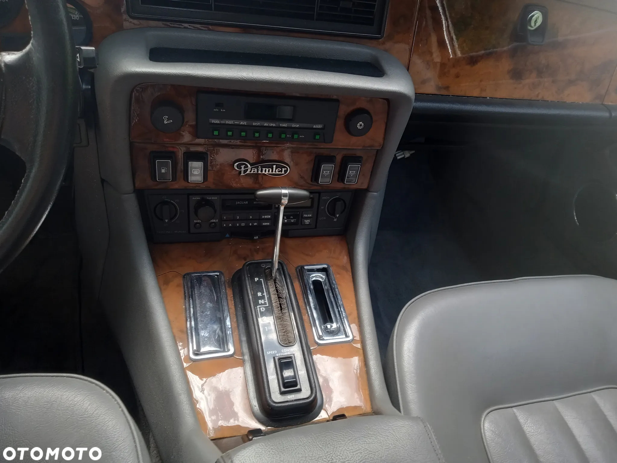 Jaguar Daimler Double Six 5.3i - 6