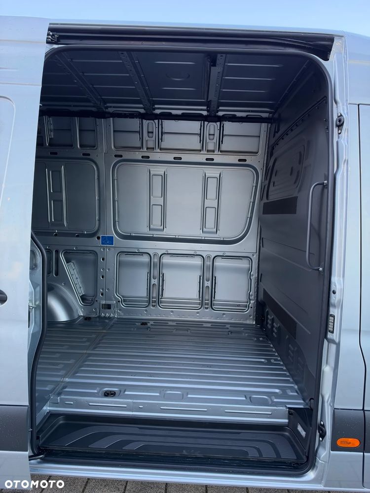 Mercedes-Benz Sprinter - 28