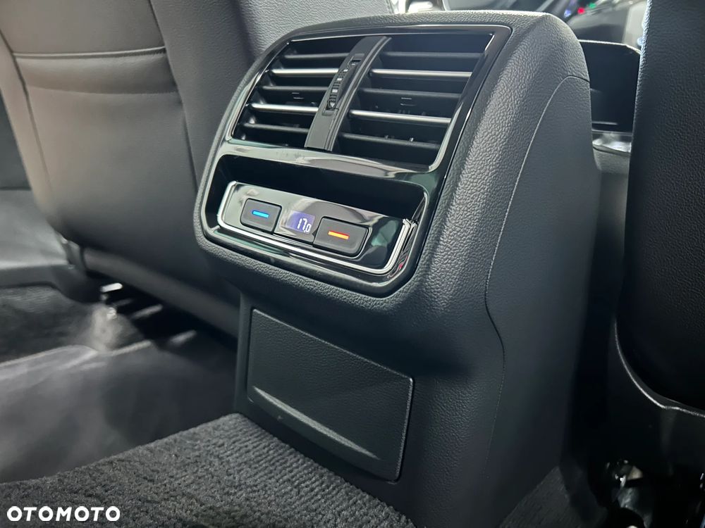 Volkswagen Passat - 26