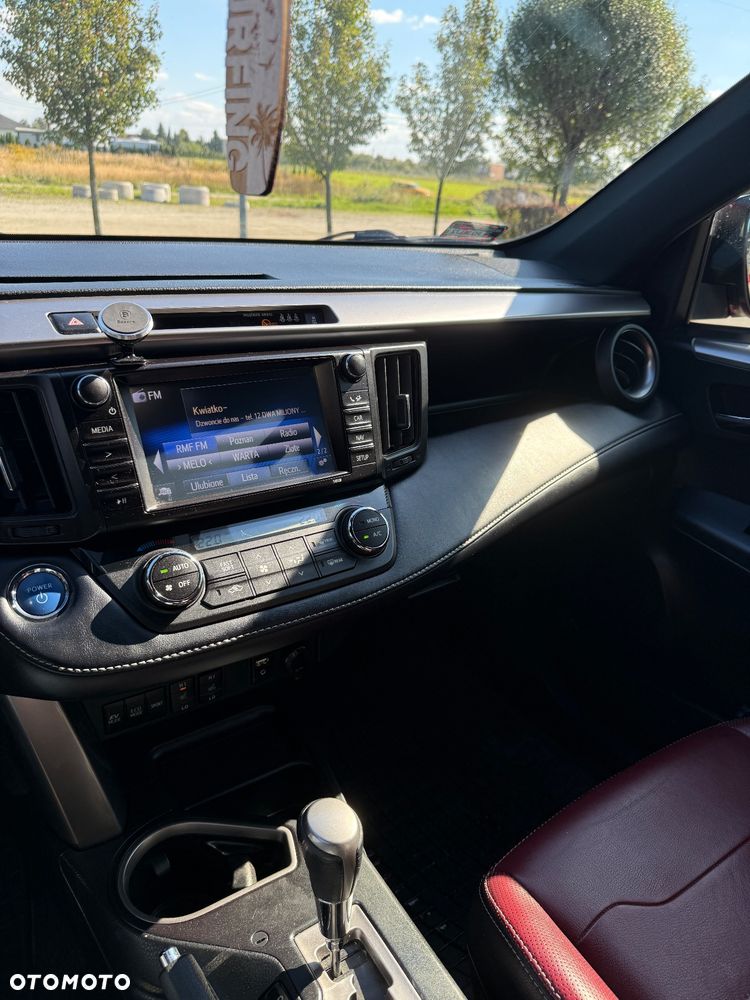 Toyota RAV4 Hybrid Premium 4x2 - 24