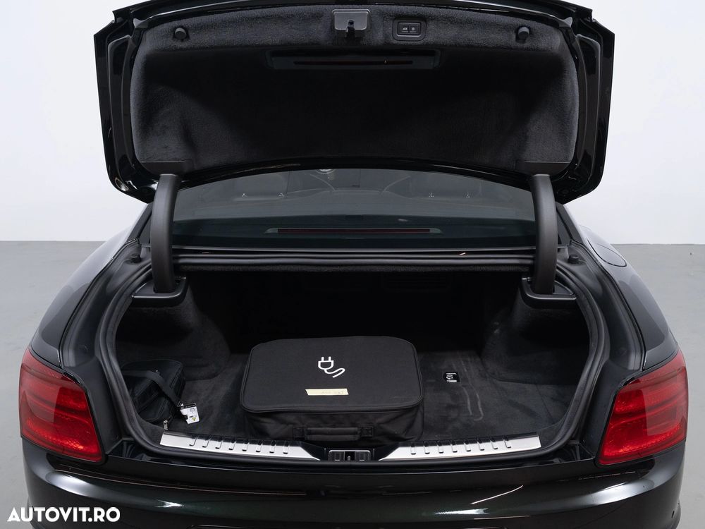 Bentley Flying Spur V8 PHEV - 9