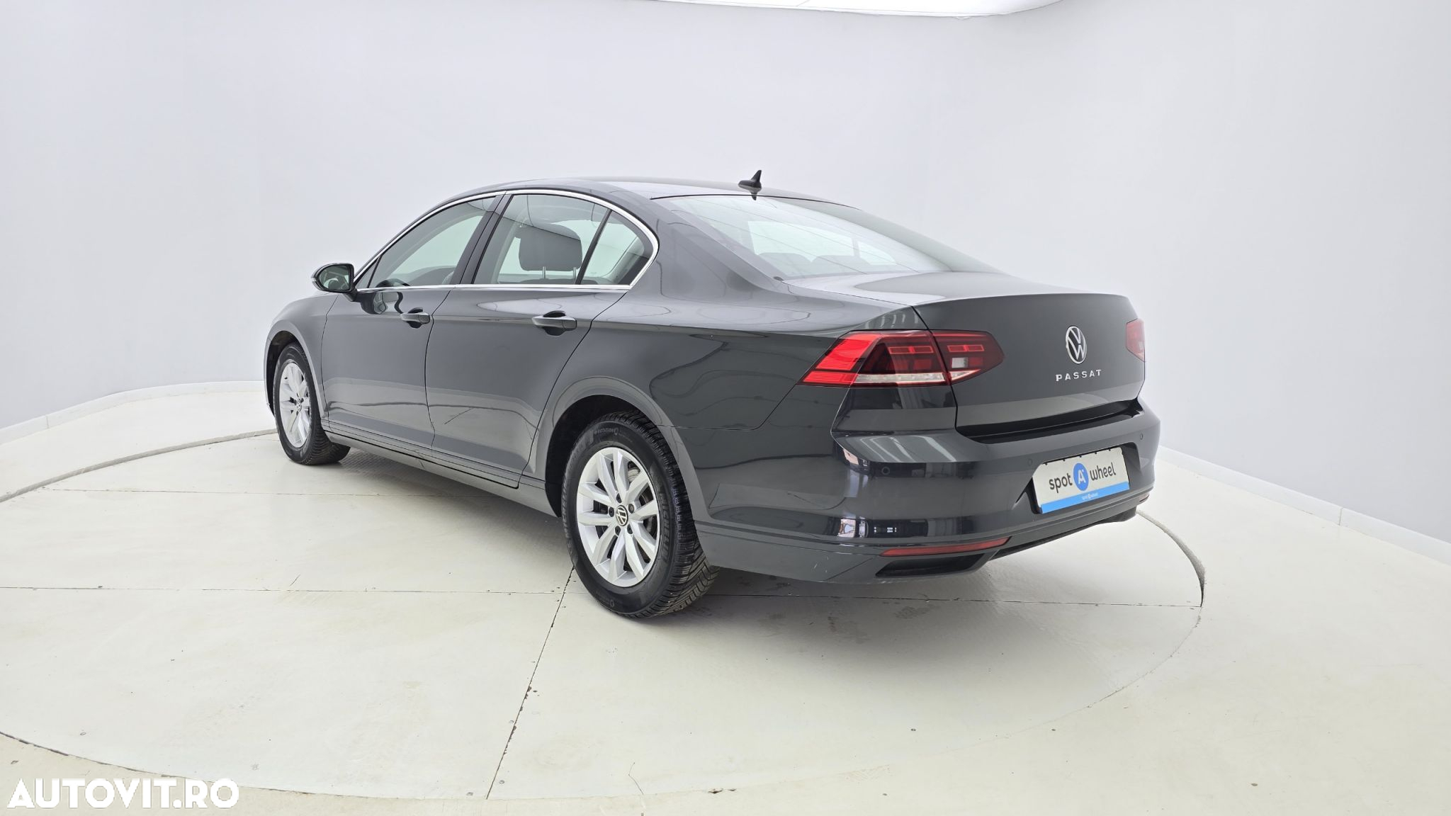 Volkswagen Passat - 8