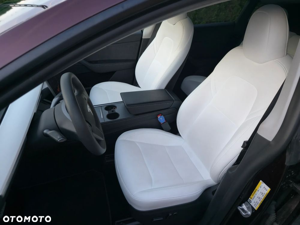 Tesla Model Y - 6