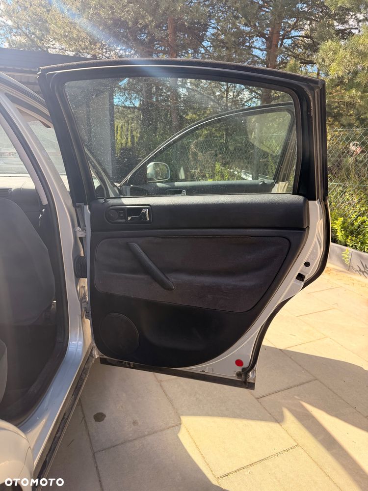 Volkswagen Passat 1.9 TDI Comfortline - 9