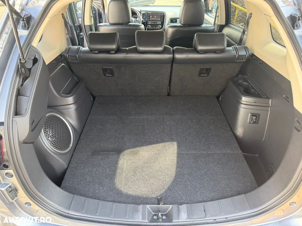 Mitsubishi Outlander 2.0L AS&G CVT Instyle - 23