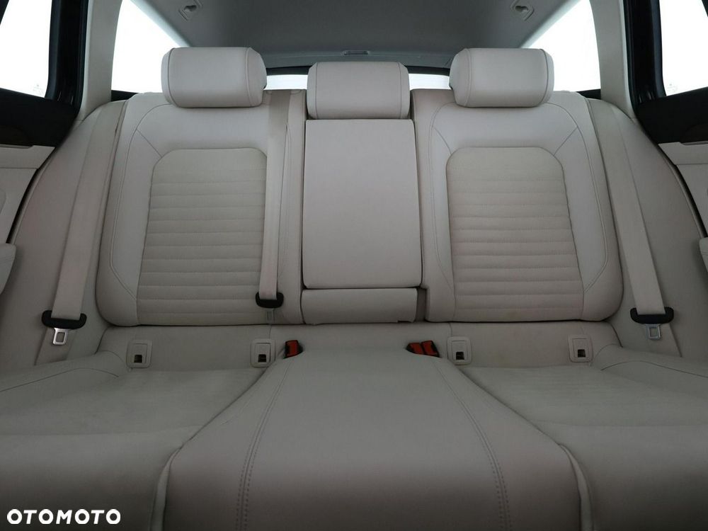 Volkswagen Passat Variant 1.8 TSI (BlueMotion Technology) DSG Highline - 19