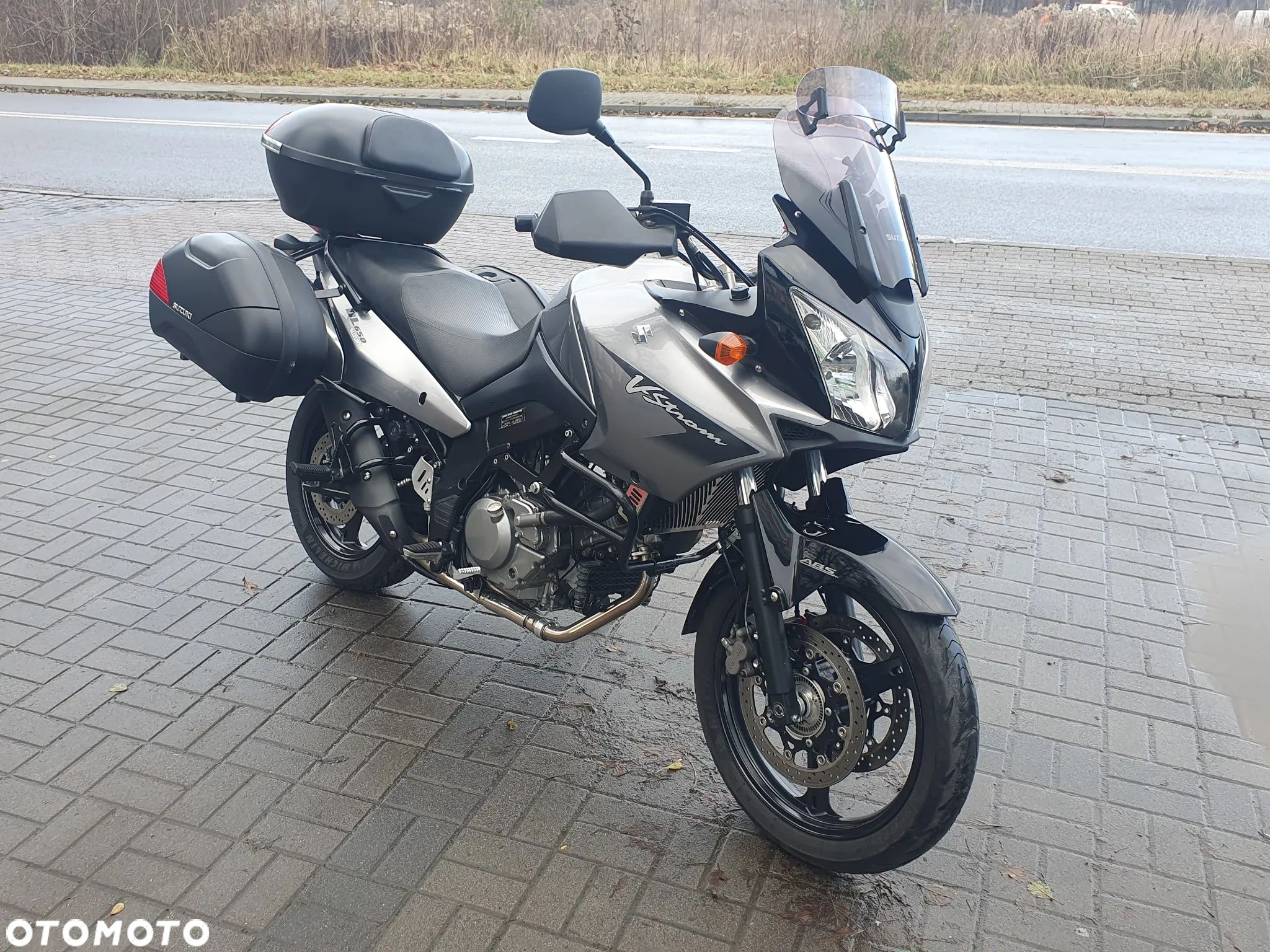 Suzuki V-STROM - 1