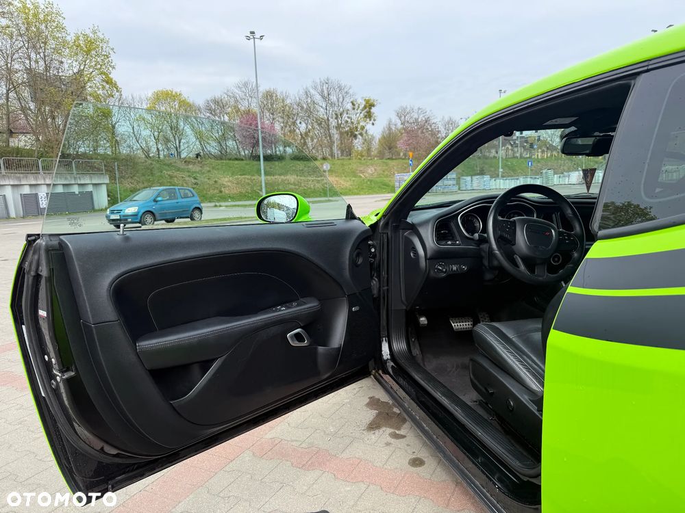 Dodge Challenger - 10