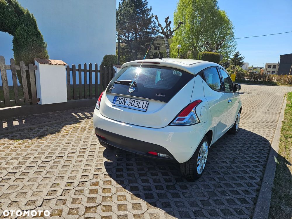 Lancia Ypsilon 1.2 8V Gold - 9