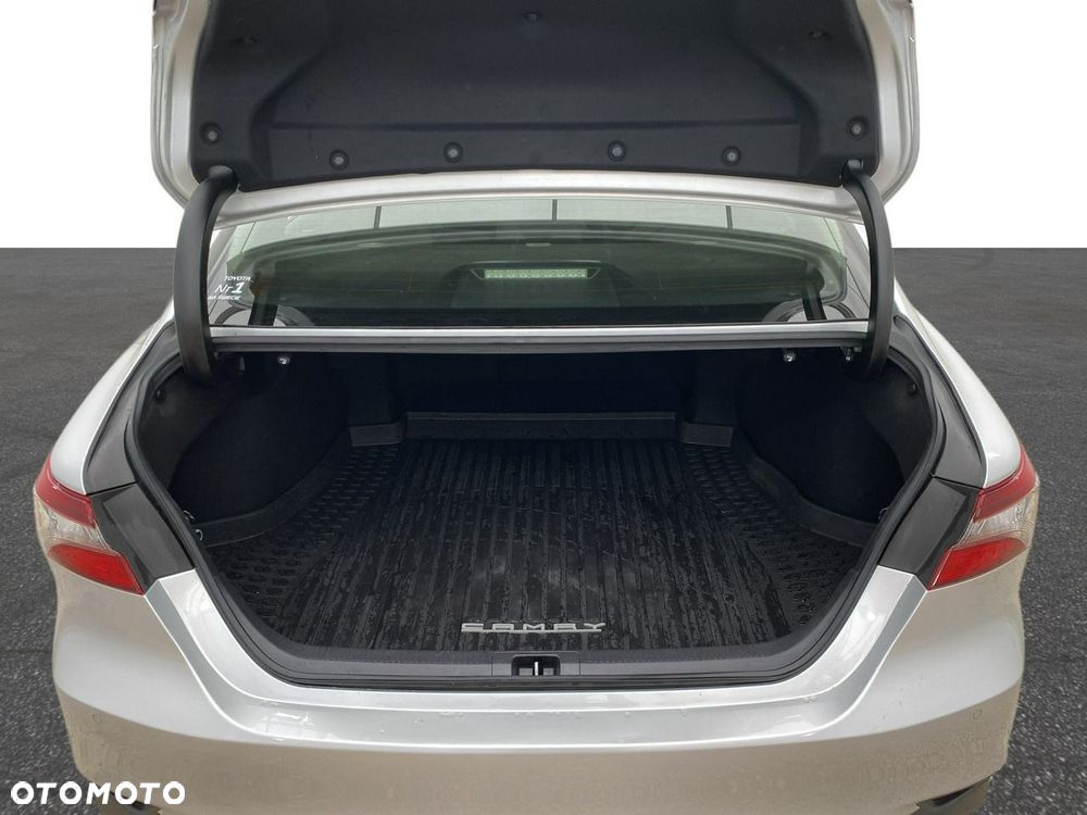 Toyota Camry - 12