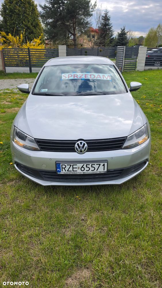 Volkswagen Jetta 1.2 TSI BMT Trendline - 1