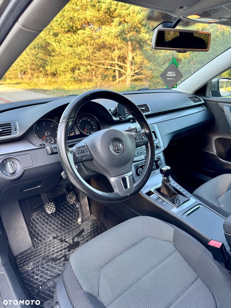 Volkswagen Passat 2.0 TDI BlueMotion Technology Comfortline - 10