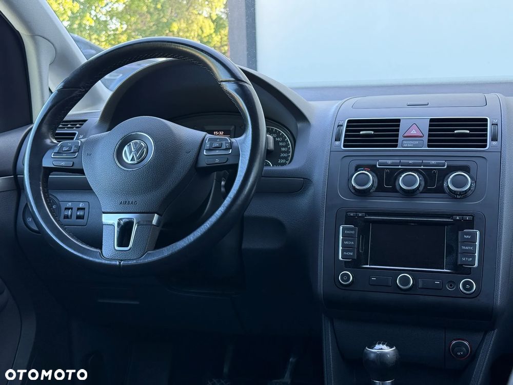 Volkswagen Touran 1.6 TDI BMT Comfortline - 24