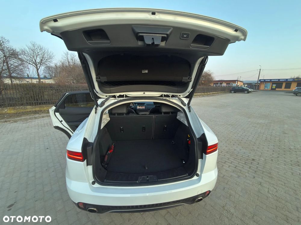 Jaguar E-Pace P250 AWD SE - 12