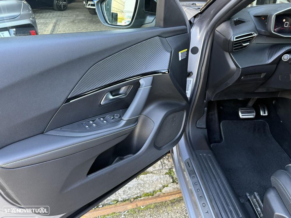 Peugeot 2008 1.2 PureTech GT EAT8 - 21