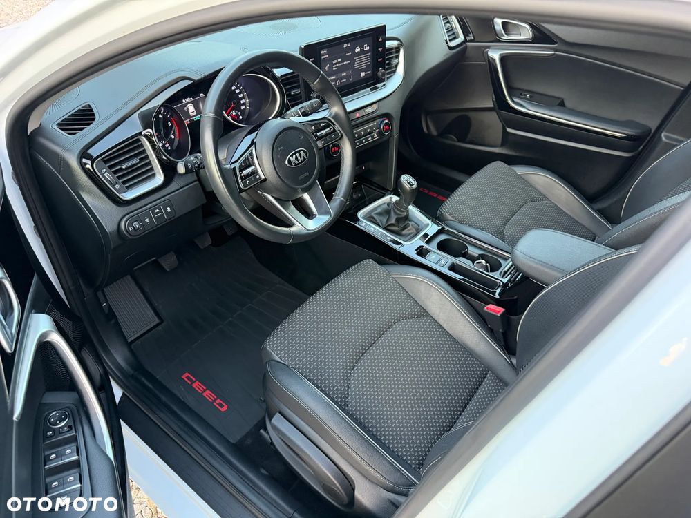 Kia Ceed 1.6 CRDi mHEV L - 5