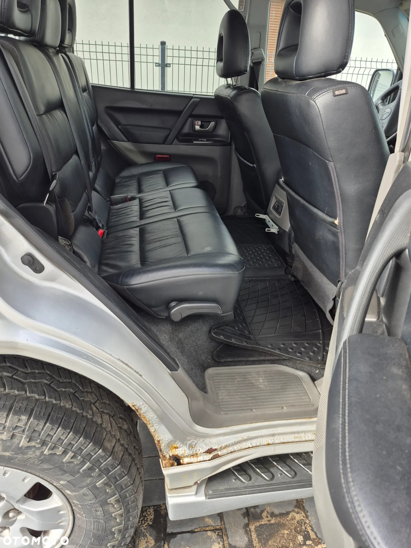 Mitsubishi Pajero - 34